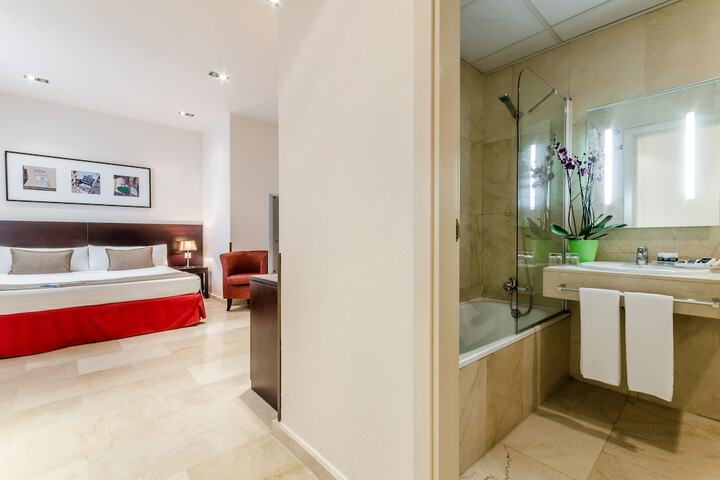 Room 10 of 26