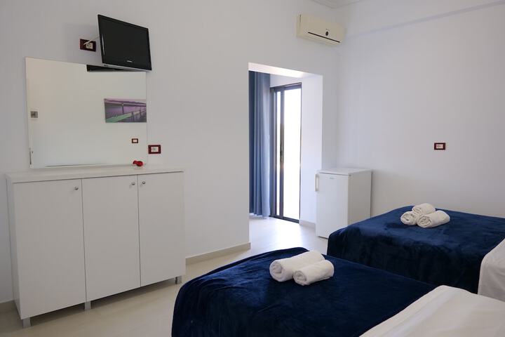 Room 5 of 61