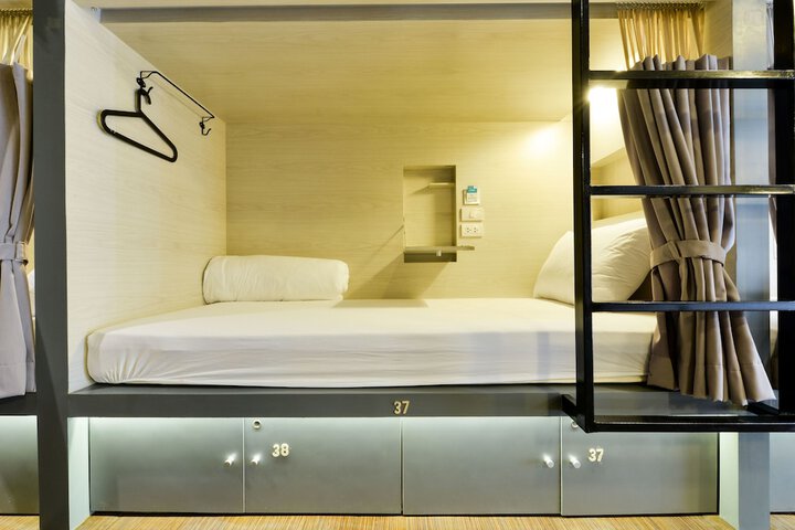 Room 6 of 42