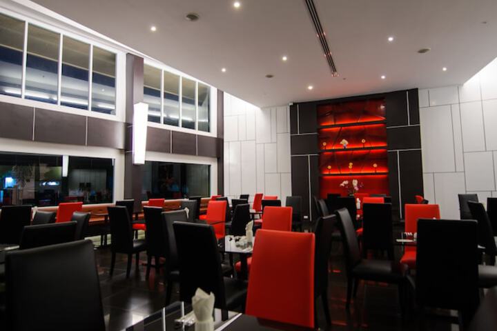 Dining 38 of 46