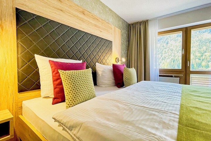 Room 2 of 37