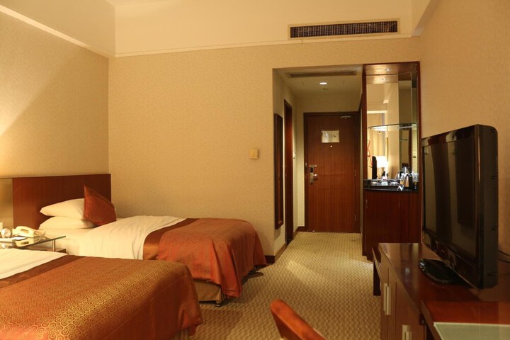 Room 18 of 38