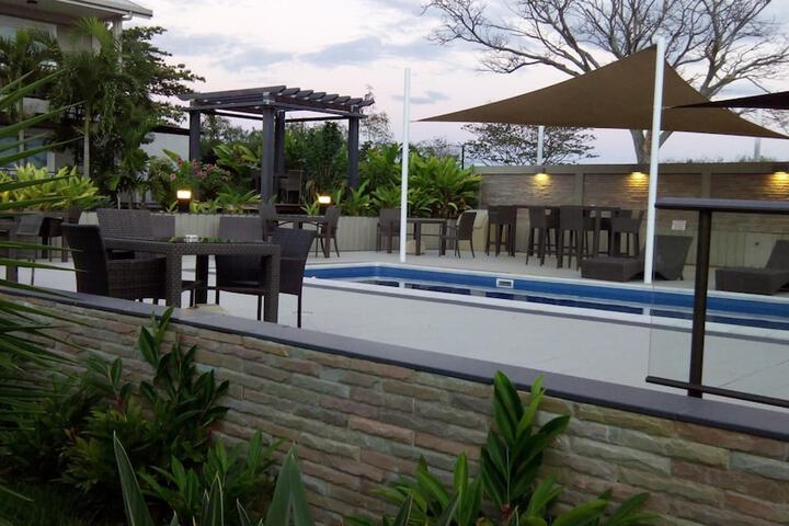 Pool 25 of 38