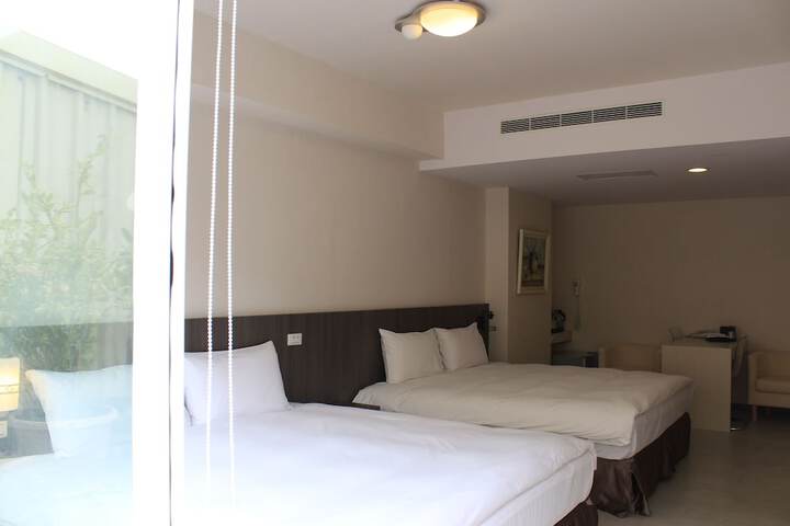 Room 10 of 48