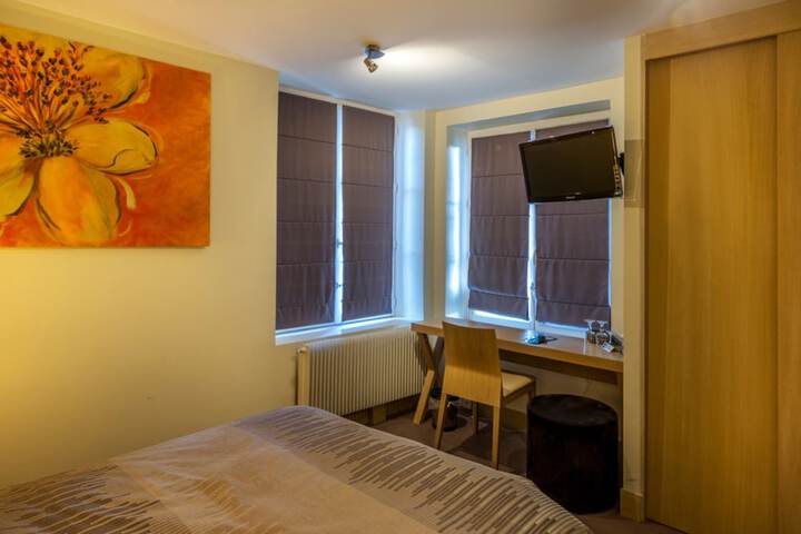 Room 13 of 32