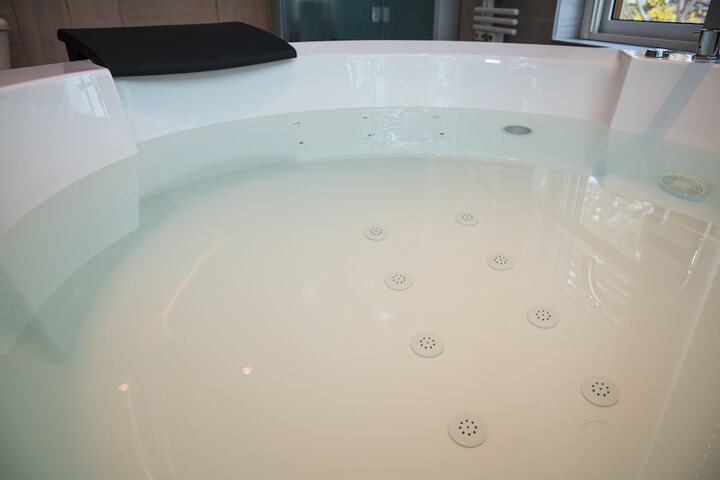 Hot Tub 29 of 62