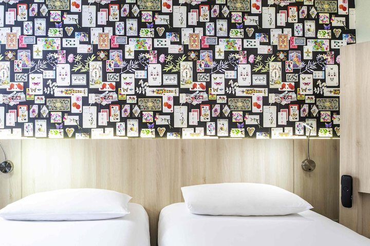 Room 11 of 39