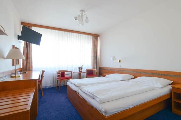 Room 4 of 10