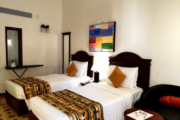 Room 5 of 117