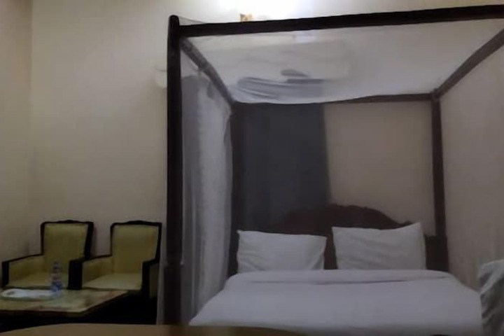 Room 14 of 68