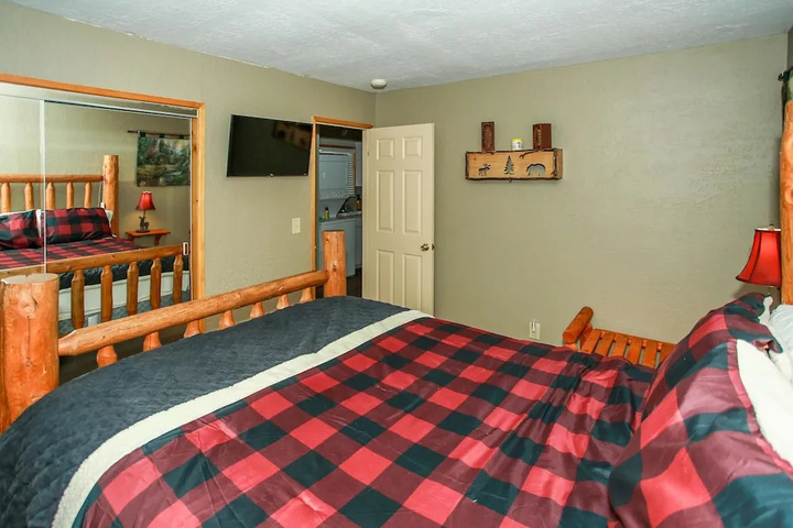 Room 4 of 19