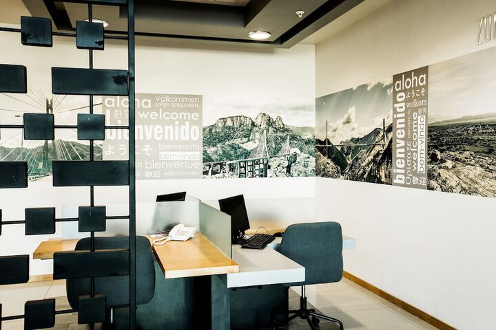 Business Center 31 of 36