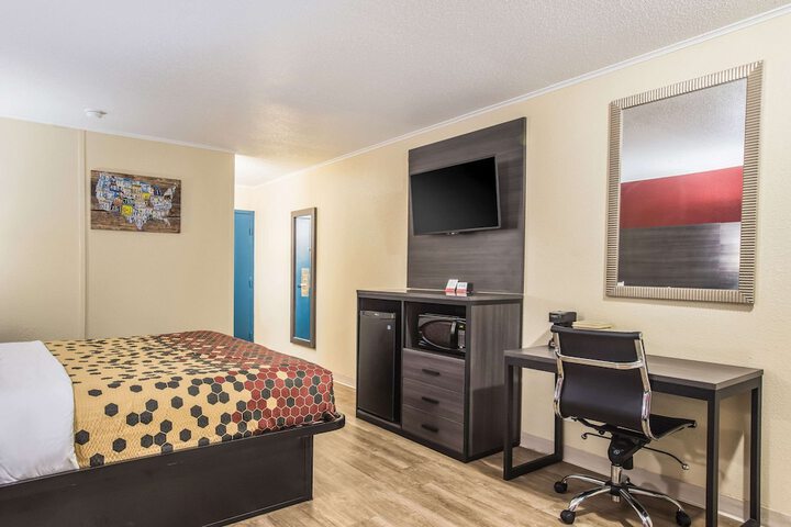 1 King Bed (1 of 6)
