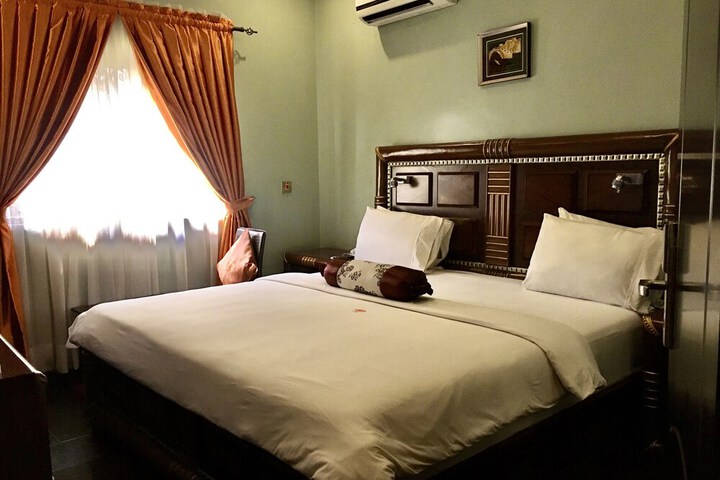 Room 4 of 55