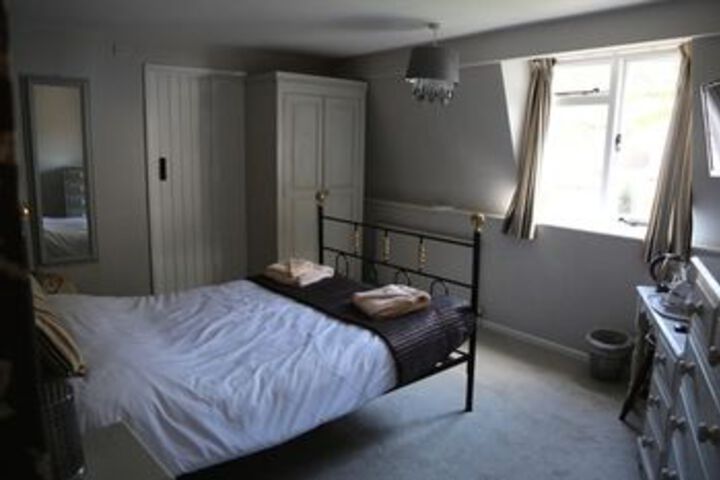 Room 6 of 11