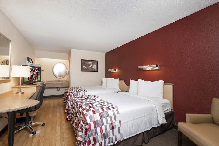 2 Double Beds (7 of 9)