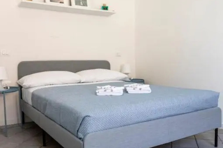 Room 4 of 8