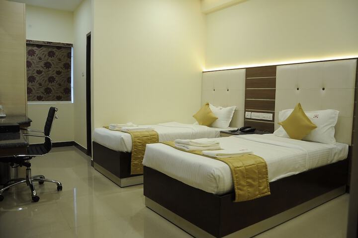 Room 10 of 37