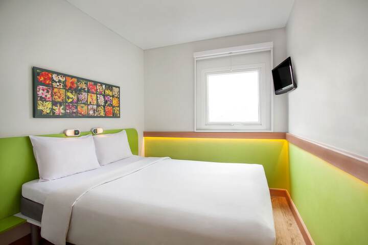 Room 9 of 36