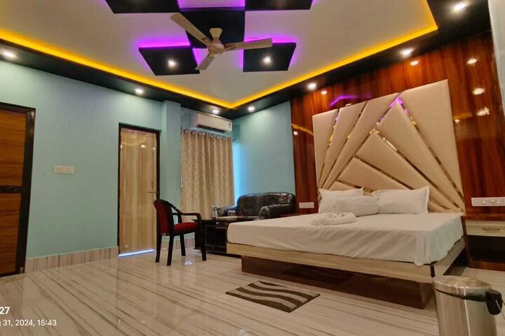 Room 9 of 28