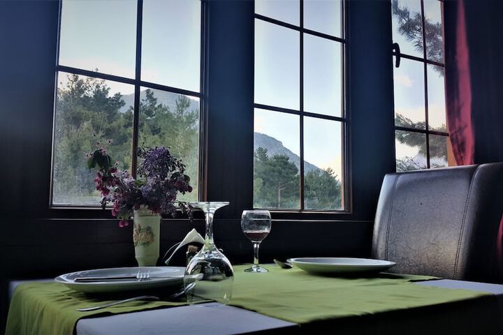 Dining 17 of 51