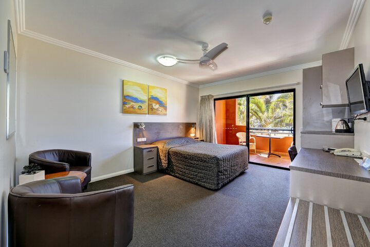 Room 4 of 34