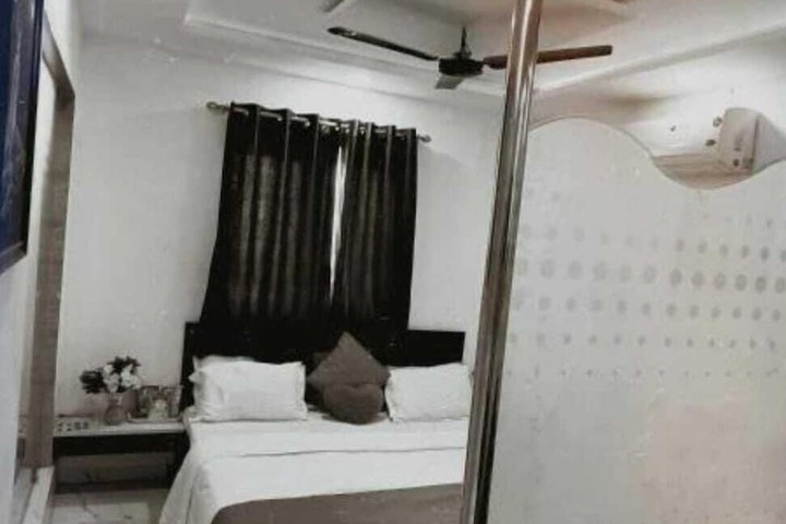 Room 3 of 9