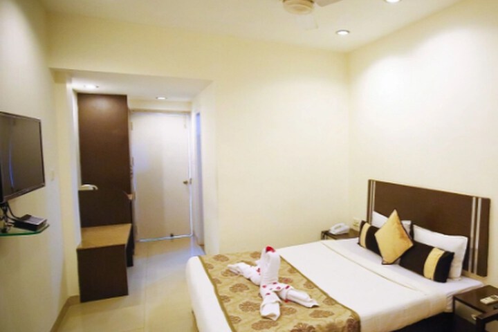 Room 17 of 37