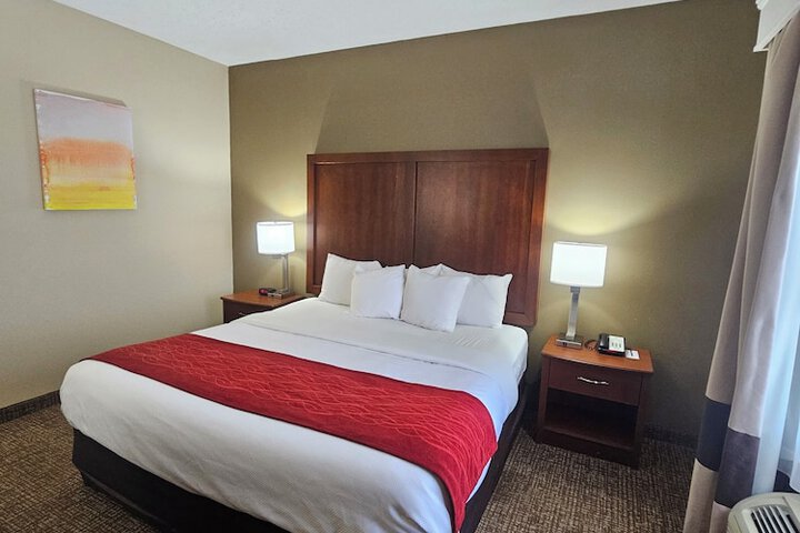 1 King Bed (1 of 12)