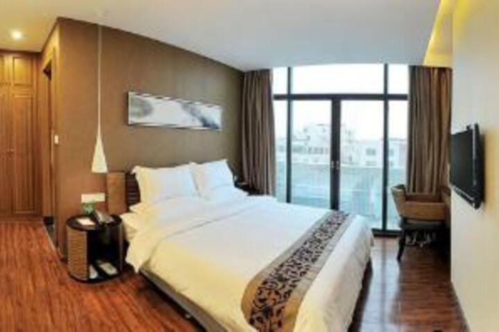 Room 4 of 6