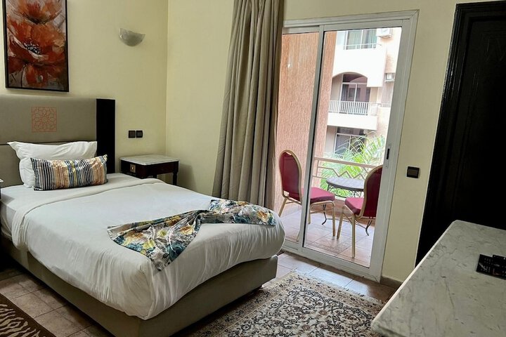 Room 5 of 10