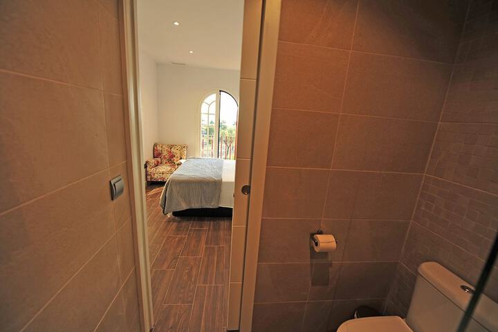Room 6 of 31