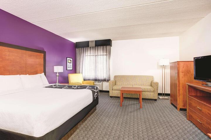 1 King Bed (1 of 11)