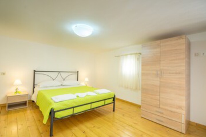 Room 17 of 18