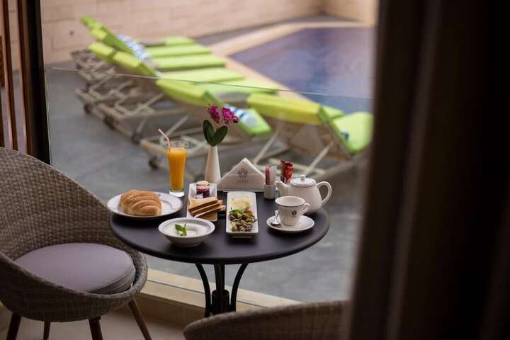 Breakfast/Coffee Service 27 of 33