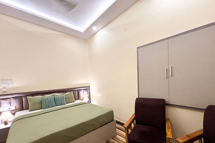 Room 51 of 80