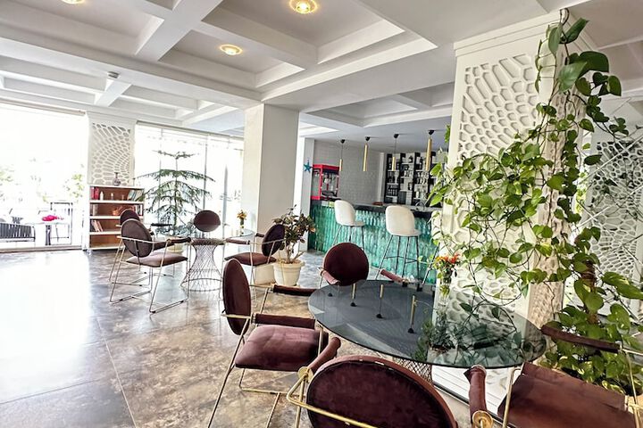 Hotel 77 of 102