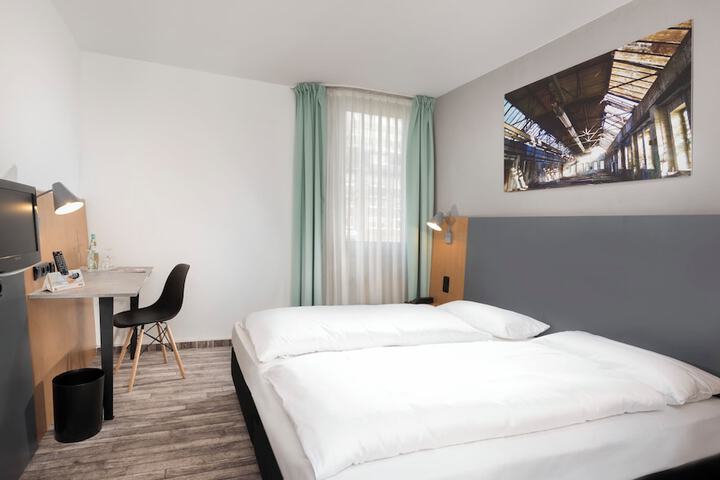 Room 8 of 35