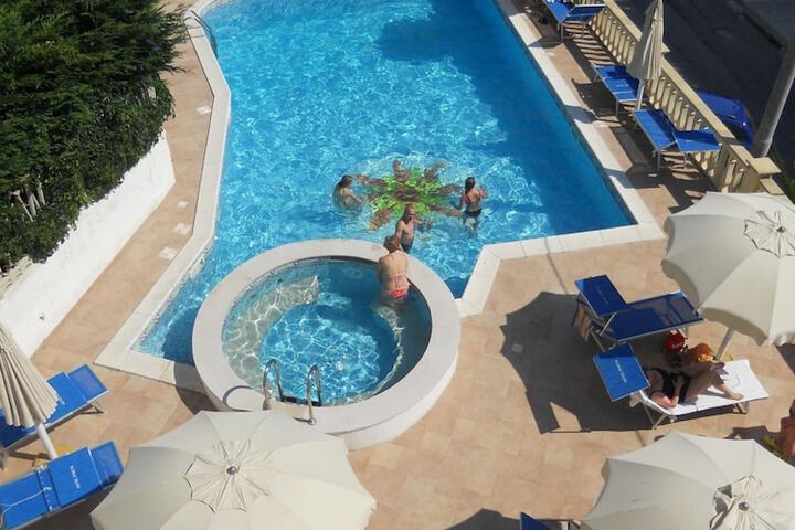 Hotel Pool