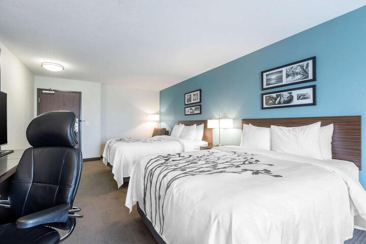 2 Queen Beds (3 of 10)