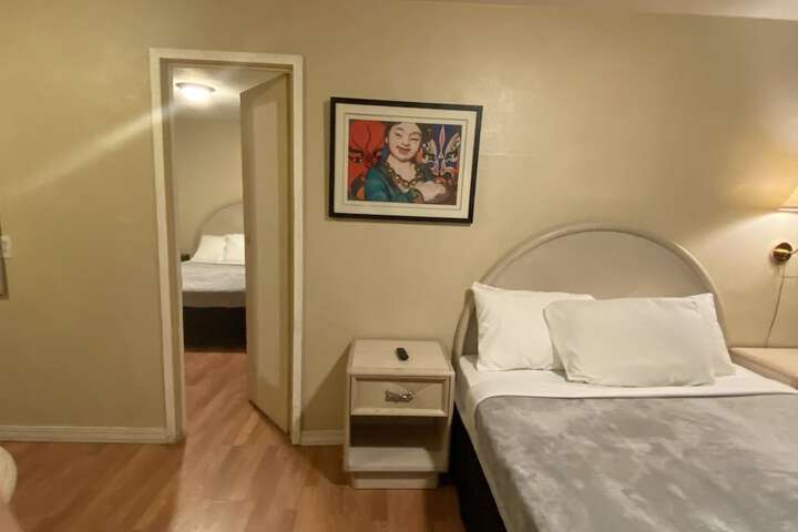 Room 9 of 16