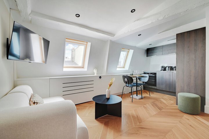 Room 16 of 28