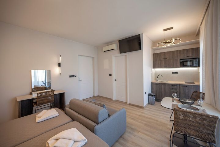Room 34 of 62