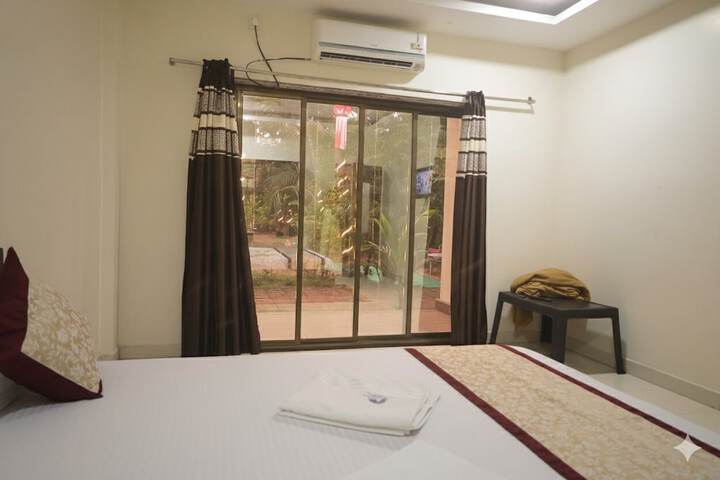 Room 33 of 62