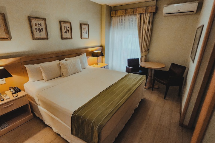 Room 37 of 128