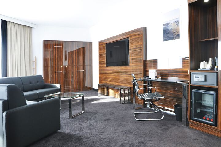 Room 27 of 114