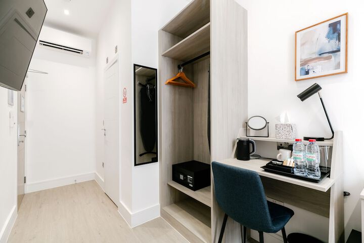 Room 52 of 106