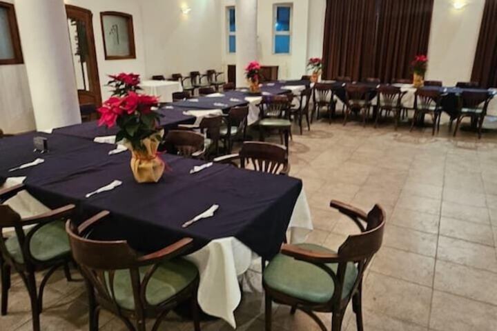 Dining 16 of 22
