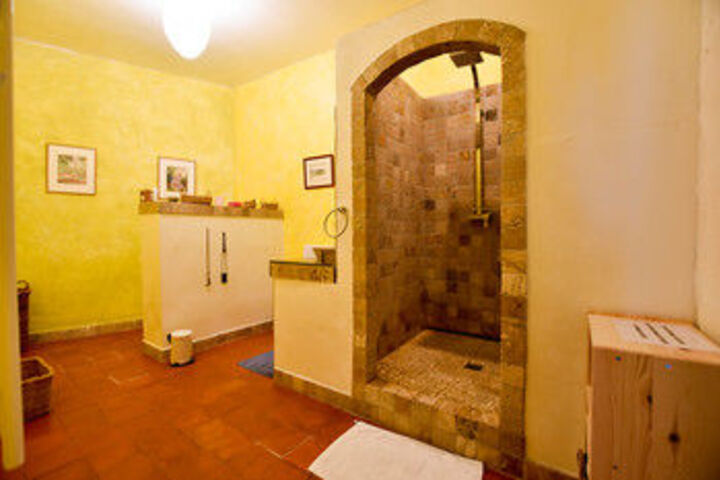 Room 4 of 19