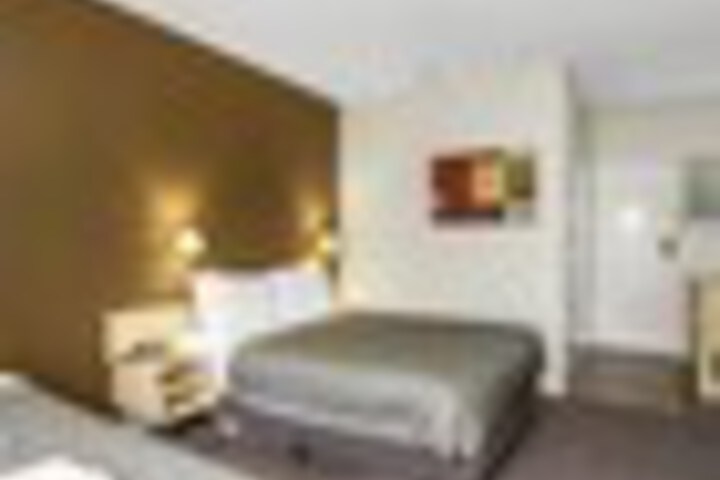 Room 32 of 120